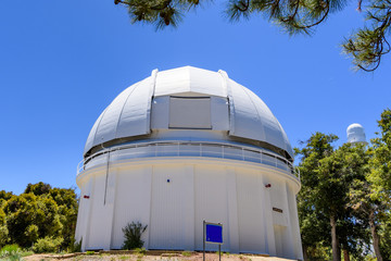Fototapeta premium Dome housing the historical 60-inch telescope (completed in 1908); Mt Wilson, San Gabriel mountains, Los Angeles county, California