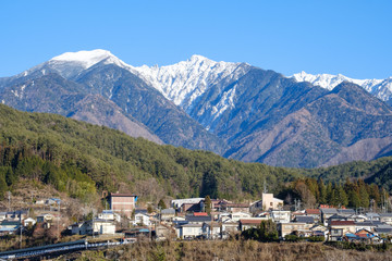 Fototapeta na wymiar 御岳山と上松町