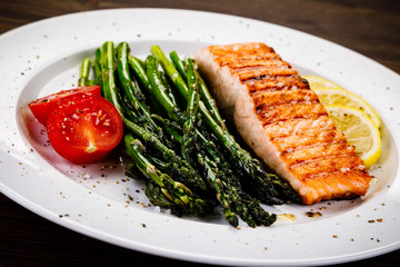 Grilled salmon and asparagus