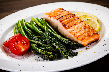 Grilled salmon and asparagus