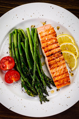 Grilled salmon and asparagus
