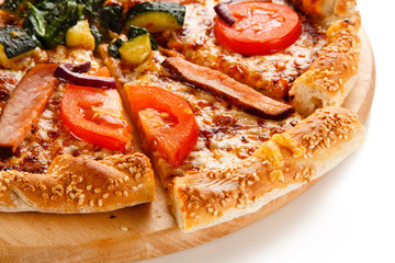 Pizza with bacon and vegetables
