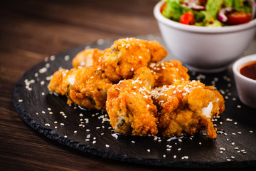 Grilled chicken drumsticks with vegetable salad