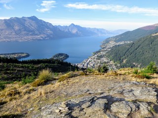 A spectacular view of the lookout over the gorgeous town of Queenstown and Lake Wakatipu, New Zealand