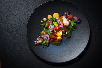 Grill baby squids with cherry tomatoes