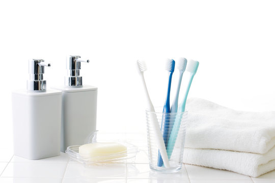 歯ブラシ　バスルームイメージ　Toothbrush and bathroom tile