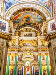 Fototapeta na wymiar SAINT PETERSBURG, RUSSIA - JULY 26, 2018: Interior of Saint Isaac's Cathedral. The largest orthodox Cathedral in Saint Petersburg, Russia