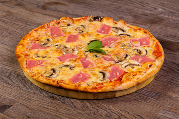 Pizza mushrooms and ham