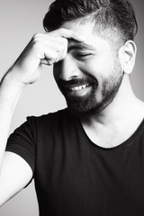 Obraz premium Portret przystojny mężczyzna indyjski