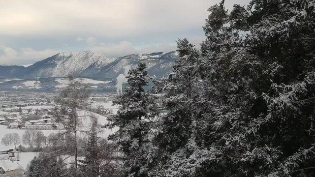the city of w&radic;&part;rgl in winter from above
