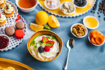 breakfast, cereal, dried fruit, tea