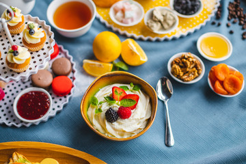 breakfast, cereal, dried fruit, tea