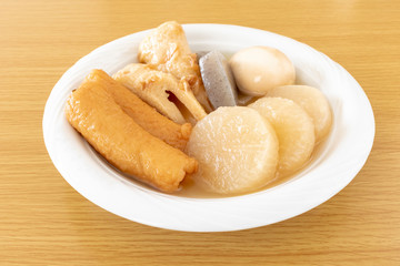 盛り付けたおでん