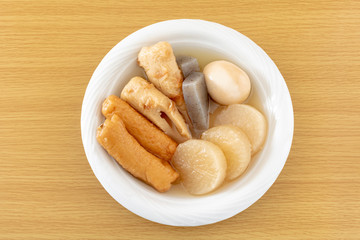 盛り付けたおでん