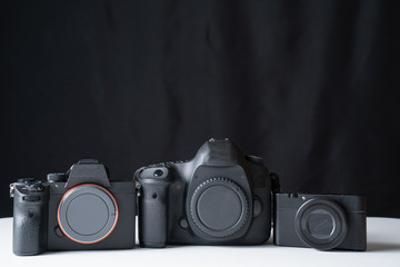 一眼レフカメラとミラーレスカメラとコンパクトデジタルカメラ