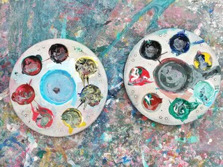 Color palette that has a messy color after it has been completed.