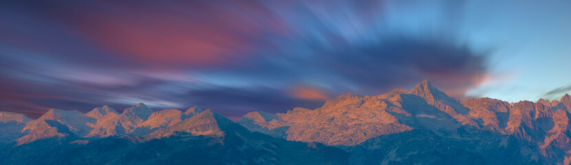 Naklejka premium Sunset in the mountains of the valley of Aran