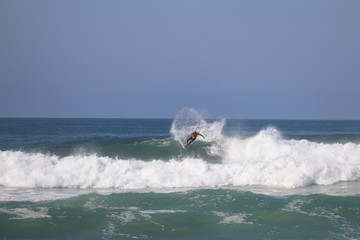 Surfeur dans les landes , oc&eacute;an atlantique , aquitaine,france