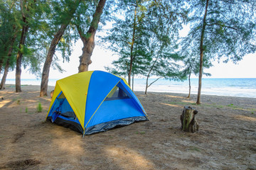 Spread the seaside tent for a relaxing holiday,camping