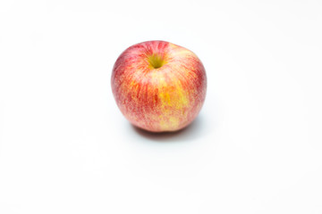Manzana roja sobre fondo blanco