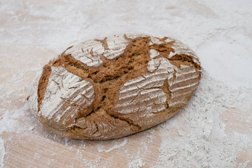 Traditionell gebakenes Holzofenbrot