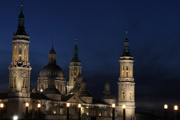 Fototapeta na wymiar basilique de Nuestra Señora del Pilar, ou basilique Notre-Dame du Pilie ,saragosse
