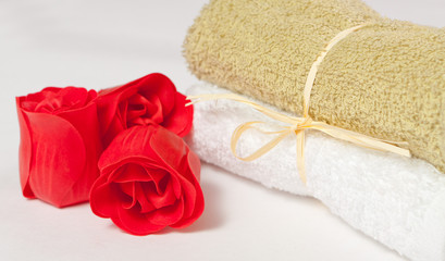 Obraz na płótnie Canvas bath soap in the form of roses and towels for a relaxing