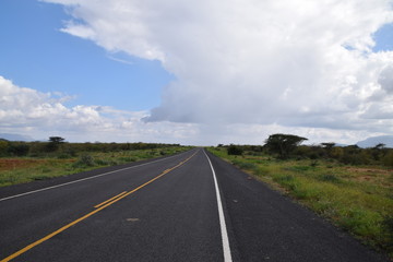 Landstra&szlig;e in Kenia