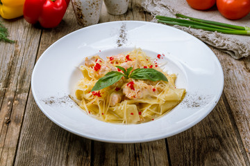 tagliatelli pasta with salmon
