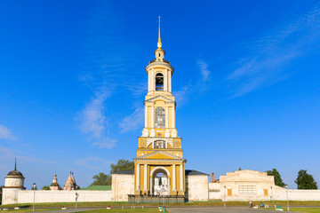 Fototapeta na wymiar Beautiful panoramic view of Suzdal in summer at sunrise. bell tower and Rizopolozhensky Monastery in Suzdal. Suzdal is a famous tourist attraction and part of the Golden Ring of Russia.