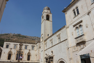 Fototapeta na wymiar DUBROVNICK, CROATIA - AUGUST 22 2017: Dubrovnik old town with its clock tower