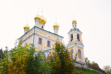 Fototapeta na wymiar Russia, Plyos, 23 settembre 2018: Stone Resurrection Church, Golden Ring of Russia