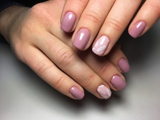 delicate pink manicure with white feathers