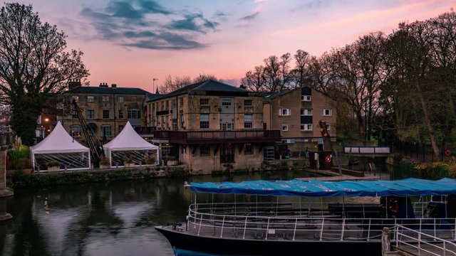 Time lapse view of a riverside pub in Oxford at sunset