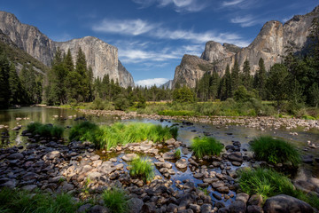 Naklejka na ściany i meble El portal view, Yosemite National Park, United States