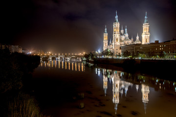 Fototapeta na wymiar The Basilica of Our Lady of the Pillar, viewed from across the Ebro. Zaragoza. Spain