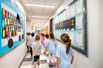 Students walking in school hallway © Ashok Sinha
