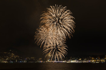 Feuerwerk, Silvester, Silvesterfeuerwerk, Emotion, Stimmung, Jahreswechsel, Schweiz, Farbe, Knaller, Tradition, See, Vierwaldst&auml;tter See, Wasser, Neujahrszauber, Luzern,