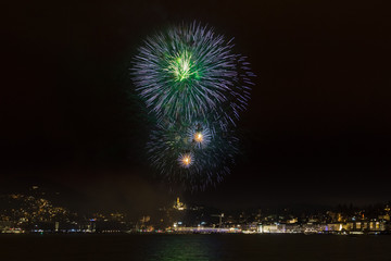 Feuerwerk, Silvester, Silvesterfeuerwerk, Emotion, Stimmung, Jahreswechsel, Schweiz, Farbe, Knaller, Tradition, See, Vierwaldstätter See, Wasser, Neujahrszauber, Luzern,