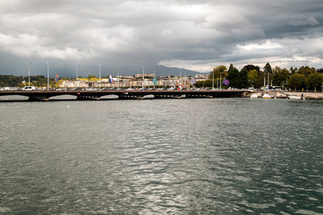 Naklejka premium Leman lake in the Swiss city of Geneva on a cloudy day