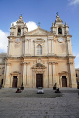 Fototapeta na wymiar historische Altstadt von Mdina - St. Peter und Paul Kathedrale