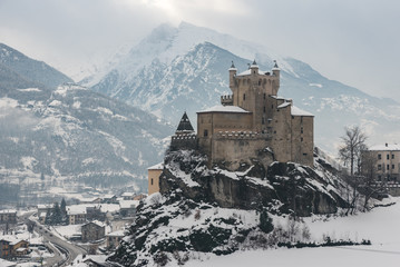 CASTELLO SAINT-PIERRE CON LA NEVE 