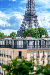 Paris street with a view of Eiffel tower in the summer, France - obrazy, fototapety, plakaty
