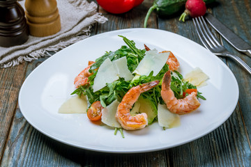 Arugula with shrimps