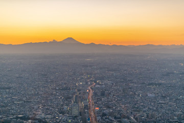 夕焼け空と富士山の空撮
