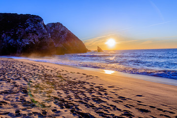 Por do Sol na Praia da Adraga em Sintra Portugal