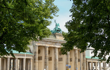 Fototapeta na wymiar Brandenburger Tor von hinten