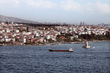 Fototapeta na wymiar Maiden Tower and Bosphorus in Istanbul, Turkey.