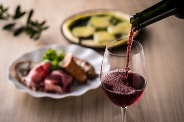 赤ワインとイタリア料理