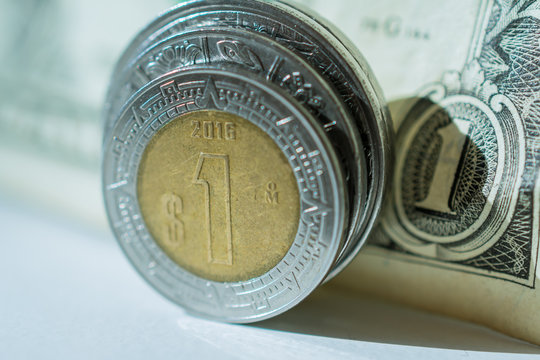 Din&aacute;mica dolar y peso mexicano.